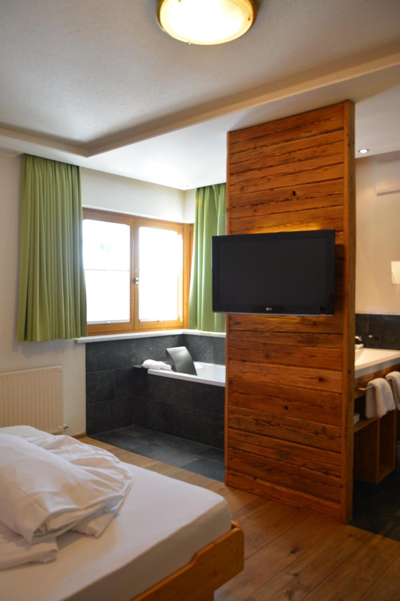 Hotel Am Roemerweg 4*